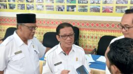 Plt. Kepala Dinas Pertanian dan Peternakan Kabupaten Lombok Tengah Zainal Arifin menyebut produksi padi mencapai 509 ribu ton terhitung sepanjang tahun 2025. (Ahmad Sakurniawan/Koran Mandalika)