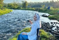 Menikmati keindahan alam Kokoh Lenek yang berada di Desa Lantan, Kecamatan Batukliang Utara, Kabupaten Lombok Tengah. (Foto FB Aliza Ahmad)