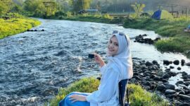 Menikmati keindahan alam Kokoh Lenek yang berada di Desa Lantan, Kecamatan Batukliang Utara, Kabupaten Lombok Tengah. (Foto FB Aliza Ahmad)