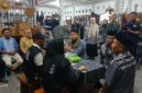 Wakil Kepala Badan Pusat Statistik (BPS) Republik Indonesia, Sonny Harry Budiutomo Harmadi, saat meninjau langsung proses sensus ekonomi terhadap pelaku usaha di Desa Sukarara, Kecamatan Jonggat, Kabupaten Lombok Tengah (Ahmad Sakurniawan/Koran Mandalika)