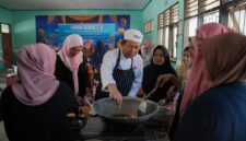 Mahasiswa Fakultas Bisnis LSPR menggelar pelatihan pembuatan abon ikan menyasar masyarakat Desa Persiapan Blongas, Lombok Barat (Ist)