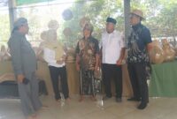 Dinas Perdagangan Lombok Tengah bersama Anggota DPRD Komisi II DPRD Lombok, saat mengunjungi kerajinan rotan di Kelurahan Leneng (Ahmad Sakurniawan/Koran Mandalika)