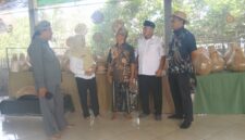 Dinas Perdagangan Lombok Tengah bersama Anggota DPRD Komisi II DPRD Lombok, saat mengunjungi kerajinan rotan di Kelurahan Leneng (Ahmad Sakurniawan/Koran Mandalika)
