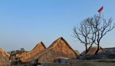 Potret rumah warga di Kampung Adat Sade yang mulai dibangun kembali pasca kebakaran (ist)