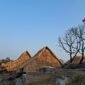 Potret rumah warga di Kampung Adat Sade yang mulai dibangun kembali pasca kebakaran (ist)