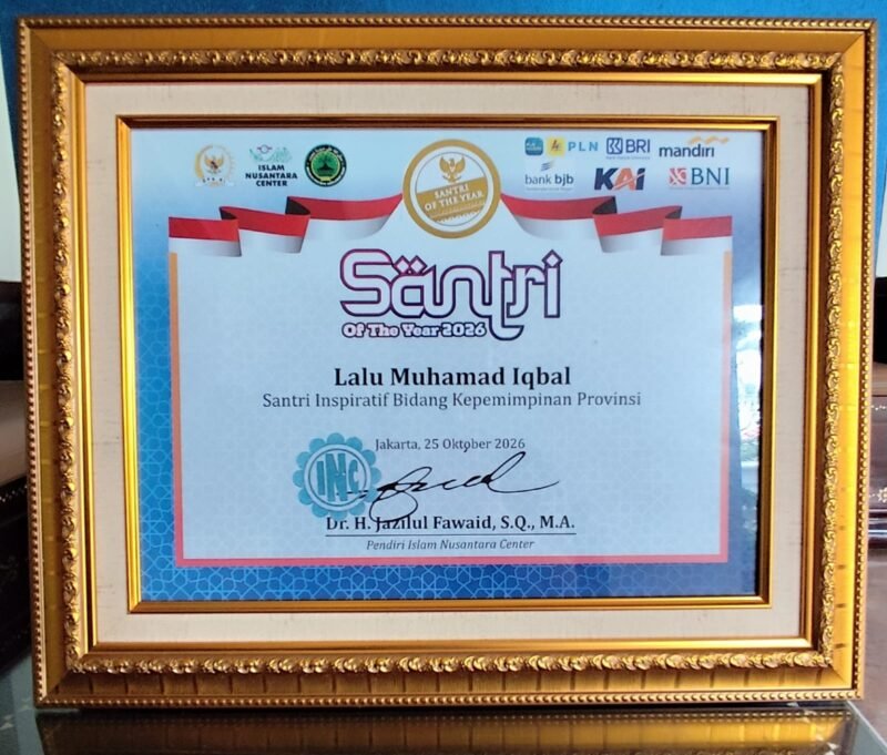 Dari Pesantren ke Pemerintahan, Gubernur Iqbal Raih Santri of The Year 2026