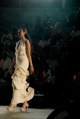Sira Village Hadirkan Fashion Show dengan Konsep Sustainability melalui Labdanation Fashion Week Season III