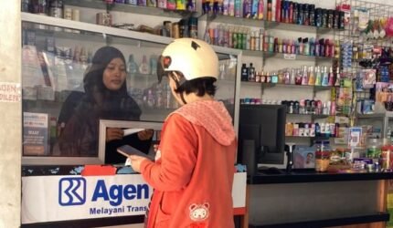 Sri Asih, Perempuan Tangguh di Balik Layanan AgenBRILink, Permudah Transaksi Warga Kutoarjo