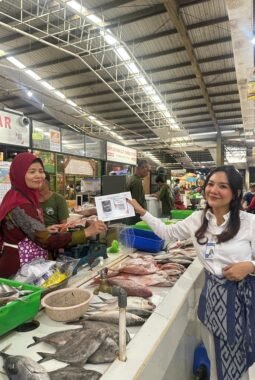 BRI BO Yogyakarta Cik Ditiro Dorong Digitalisasi UMKM Pasar Kranggan Melalui QRIS, Transaksi Belanja Makin Praktis