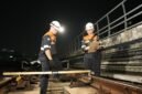 Di Balik Keselamatan dan Kelancaran Perjalanan, Petugas LRT Jabodebek Rutin Periksa dan Rawat Jalur