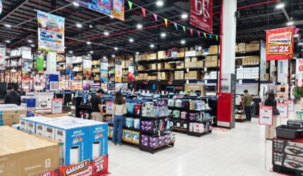 Belum Terlambat! Kesempatan Bawa Pulang Mobil Listrik hingga Liburan ke Jepang Masih Terbuka di Shopvaganza Mitra10